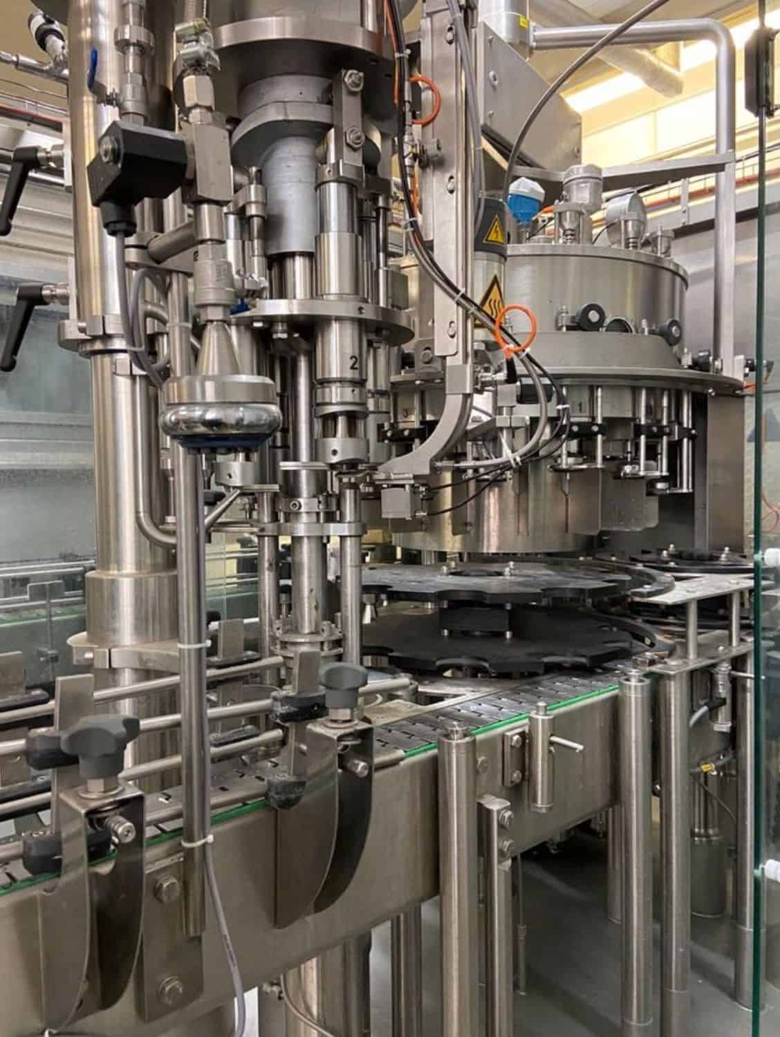 Pomieszczenie robocze Nagel, PAC, Juwatec Zwrotna linia do napełniania szkła do piwa, napojów bezalkoholowych
