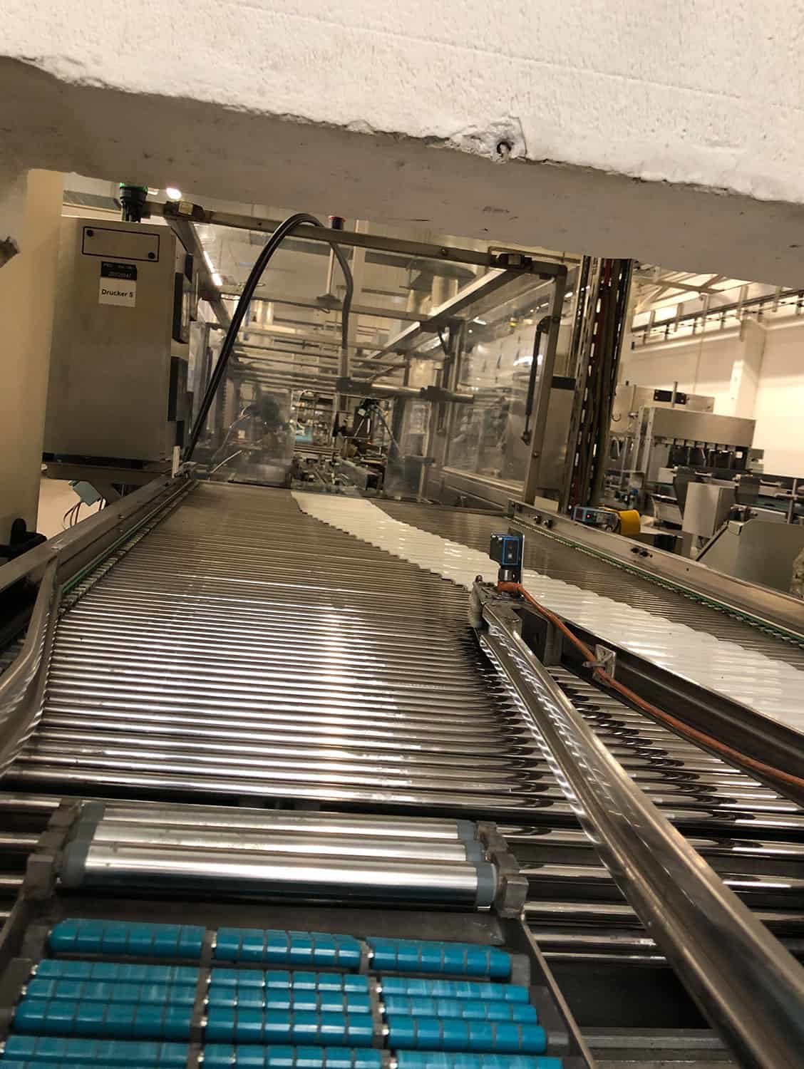 Pomieszczenie robocze linii pakującej Kettner