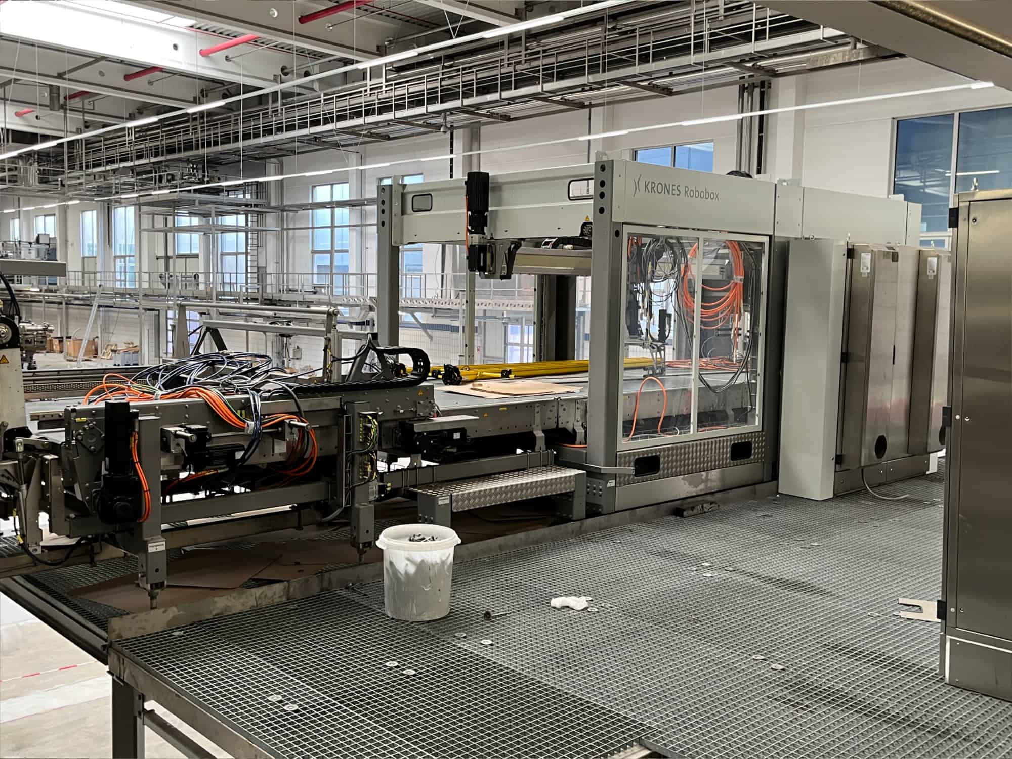 Widok Krones Modulpal 2A / Robobox z prawej strony
