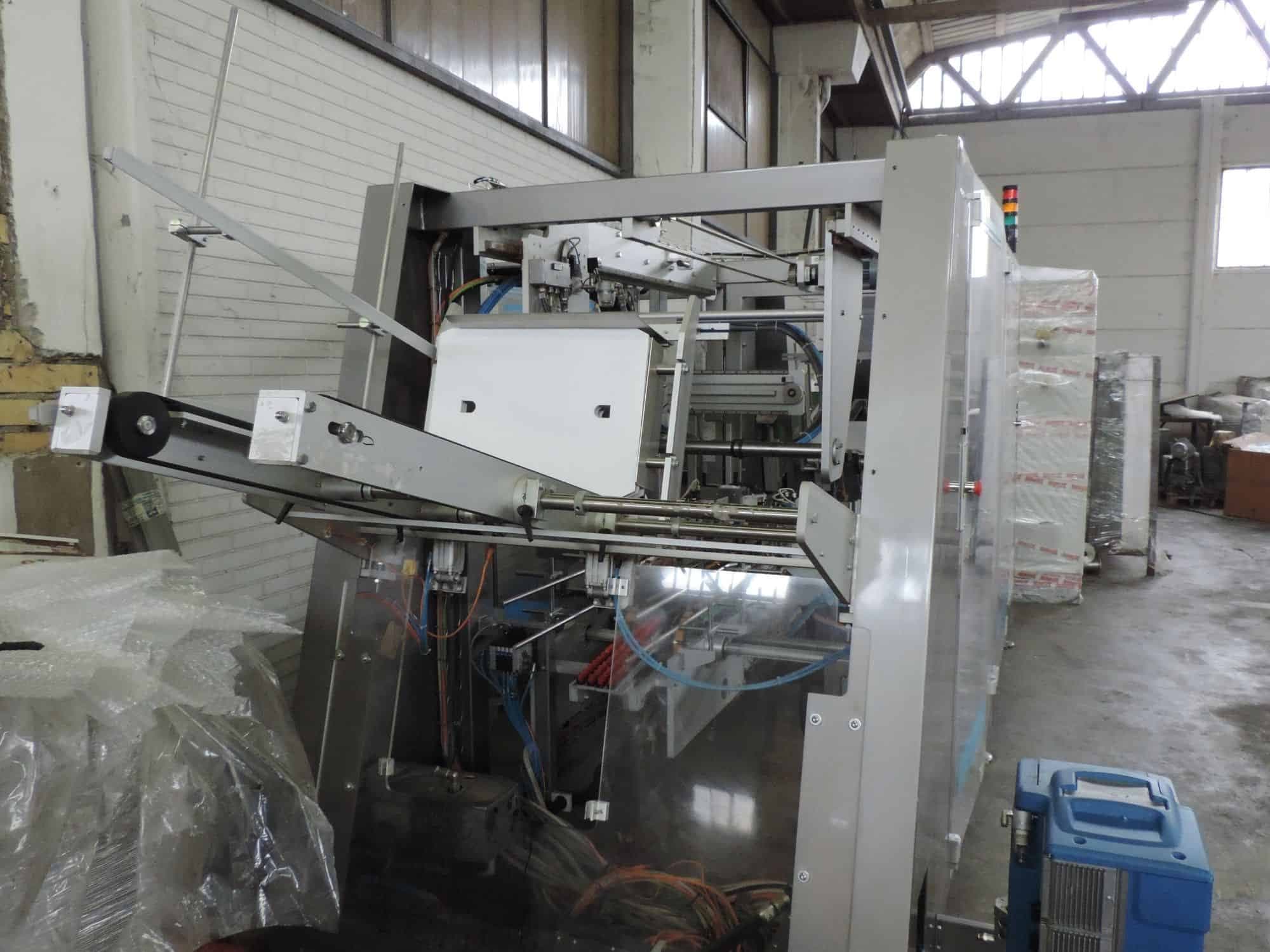 Widok z lewej strony Cama Group FW 749